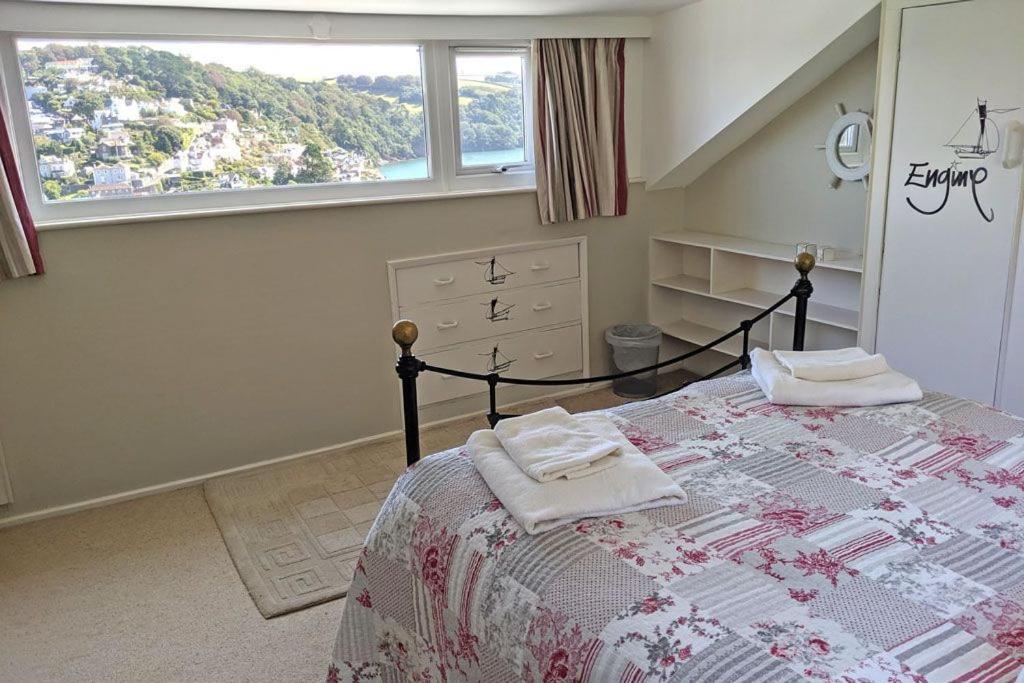 Out To Sea - Stunning Views, Elevated Position With Onsite Parking Villa Dartmouth Esterno foto